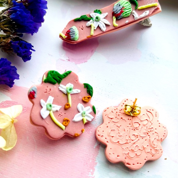 Earrings - Picture 1 of 2